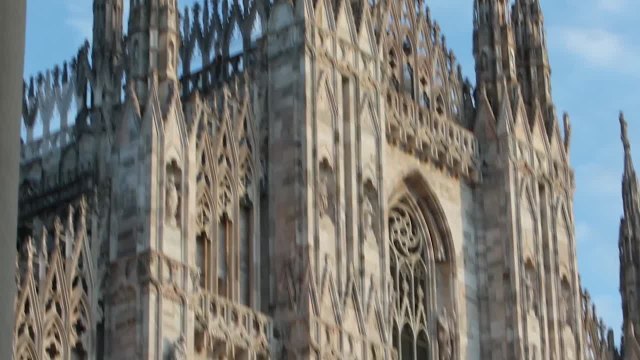 Covid: Milan, dal weekend obbligo di indossare le mascherine anche all'aperto