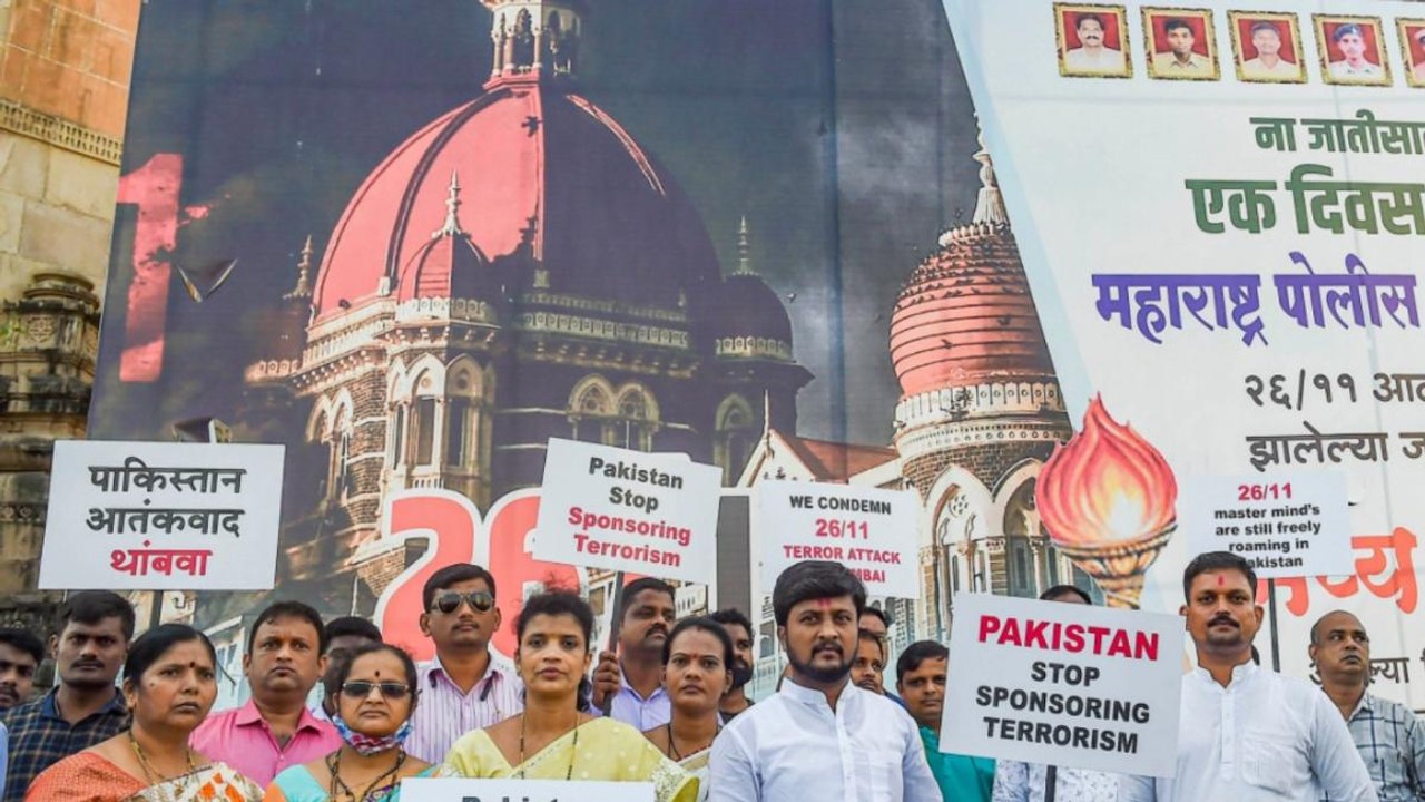 Mumbai: Tributes pour in for martyrs of 26/11 terror attack