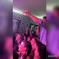 Cantor Leo Chaves faz presença vip em festa de aniversário de moradora de Umuarama