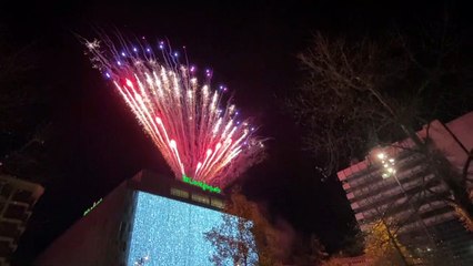 El Corte Inglés inaugura la Navidad en Pamplona con fuegos artificiales