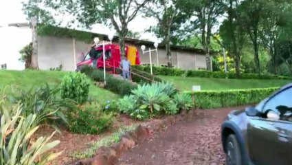 Homem fratura o pé ao cair de seis metros de altura durante manutenção em telhado