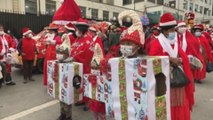Temporada navideña comienza en La Paz con un colorido desfile de artesanos