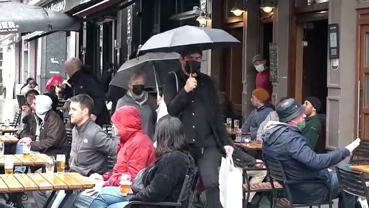 Inzidenz steigt auf 444,3 - weltweit wächst Sorge um neue Omikron-Variante