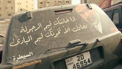 كتابة العبارات على خلفيات المركبات.. لماذا انتشرت الظاهرة في الأردن؟