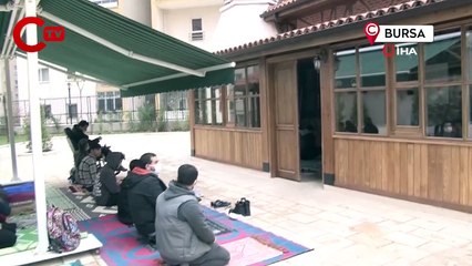 Gökdelenlerin gölgesinde 700 yıllık en küçük cami