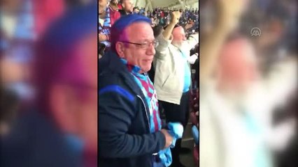 25 yıl sonra maça giden Trabzonsporlu taraftarın galibiyet sevinci beğeni topladı