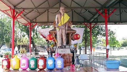 สุพรรณบุรี ตาภูให้โชคหนุ่มใหญ่ดวงเฮงรับหลายงวดนำรูปปั้นจระเข้ยักษ์แก้บน(คลิป)