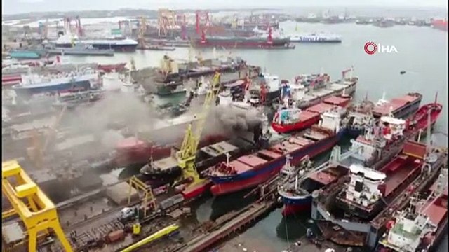 Tuzla tersanesinde gemide yangın