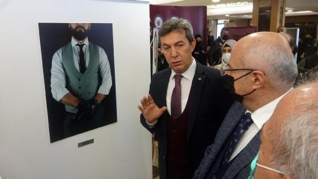 İYİ HAL İNDİRİMİNİ ELİ SİLAHLI TAKIM ELBİSE VE KRAVATLI FOTOĞRAFLARLA ANLATTILAR