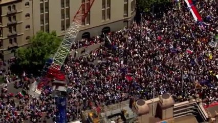 Miles de personas se reúnen en la costa este de Australia para protestar contra el mandato de la vacuna COVID