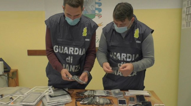 Varese - Ricambi contraffatti per cellulari venduti online: denunce e sequestri (27.11.21)