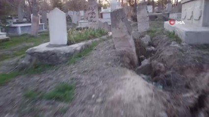 Afyonkarahisar'ın o ilçesindeki mezarlık ve evlerde ürküten görüntü