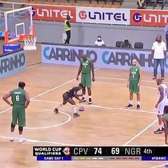 Basketbolcular bile şaştı kaldı! Sahaya girip...