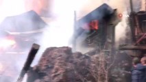 Artvin'deki çıkan yangında 2 ev kül oldu