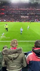 Video: Niño ingresa a la cancha y se roba un balón en pleno partido de la Champions League