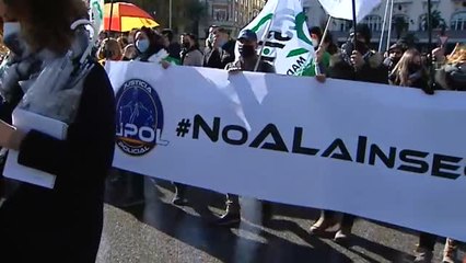Miles de personas acuden a la protesta policial contra la reforma de la ley mordaza