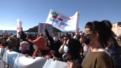 Los vecinos de Mazarrón se manifiestan contra el expediente de deslinde de la Demarcación de Costas