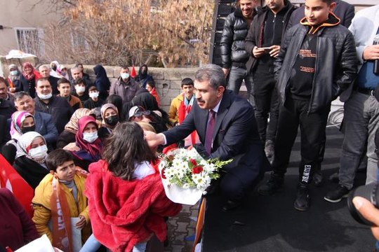 AK Parti Erciş İlçe Başkanı İzzet Albayrak görevine başladı