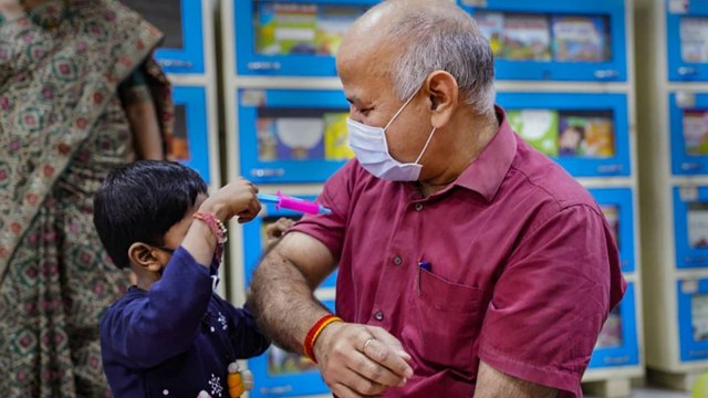 Delhi: Manish Sisodia explains Business Blasters Program