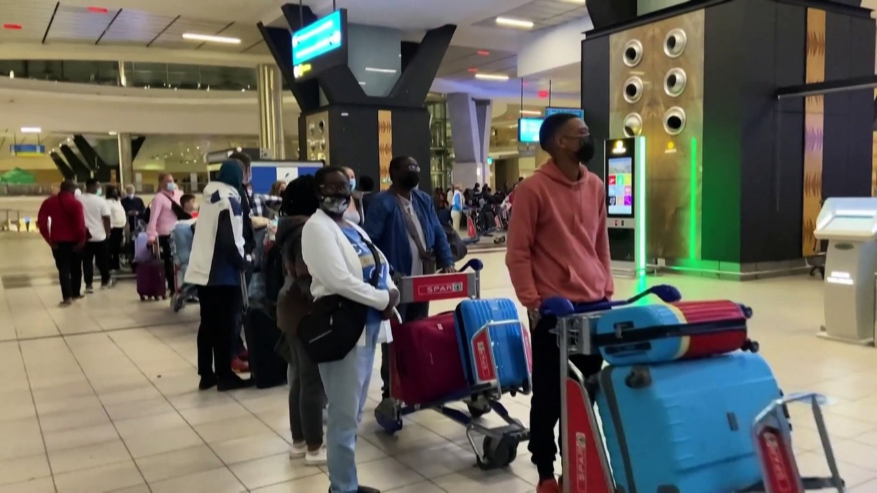 Reisende in Südafrika nach Omikron-Alarm: 'Alle wollen nur noch weg'
