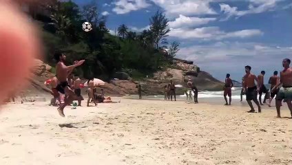 L'incroyable brésilienne sur une plage  de Rio