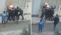 İzmir'de kendilerine korna çalan vatandaşı tekmeleyen polis görevden uzaklaştırıldı