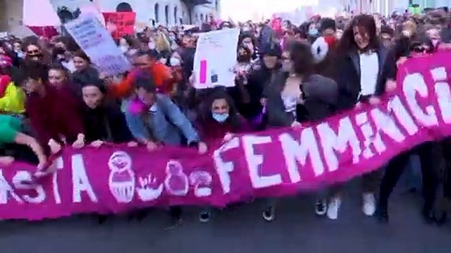 Violenza sulle donne: in piazza a Roma migliaia di donne