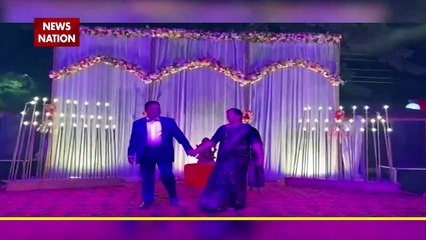 गोरखपुर से बीजेपी विधायक डॉक्टर राधा मोहनदास अग्रवाल ने पत्नी संग मंच पर लगाए ठुमके