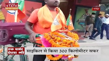 Chhattisgarh में 300 किमी साइकिल से सफर तय कर राज्यपाल से मिलने पहुंचा पार्षद