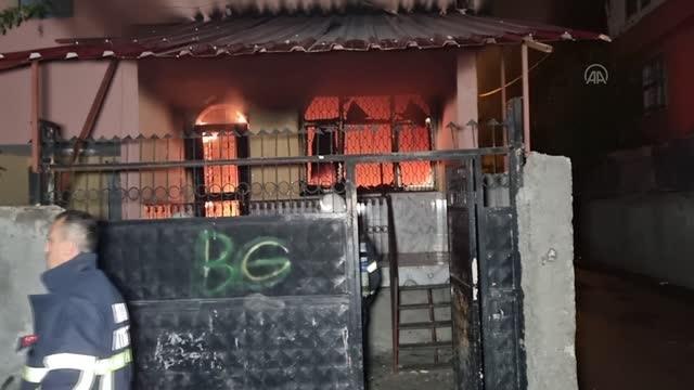 Son dakika haberleri: Müstakil ev, yangın sonucu kullanılamaz hale geldi