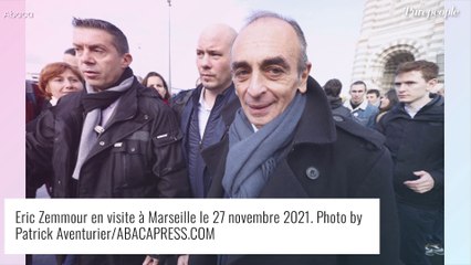 Tải video: Eric Zemmour : Doigt d'honneur polémique à Marseille, Sarah Knafo amusée à ses côtés