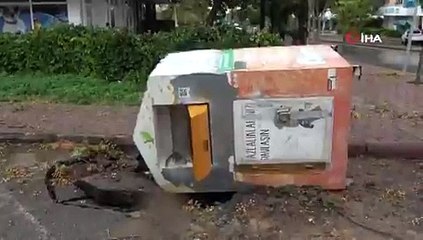 Antalya'da hortum dev ağaçları kökünden söktü; "Deprem oluyor sandık"