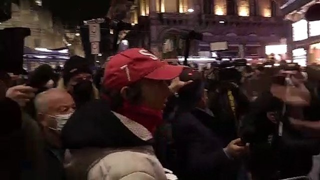 Milano, infermiere ai novax: Venite in ospedale, c'è chi piange per il Covid . Ma viene insultato