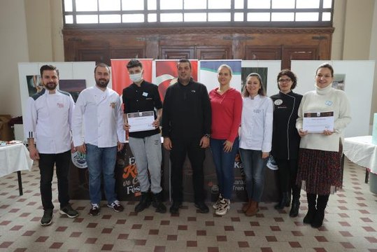 Edirne'deki festivalde kahveli tatlılar yarıştı