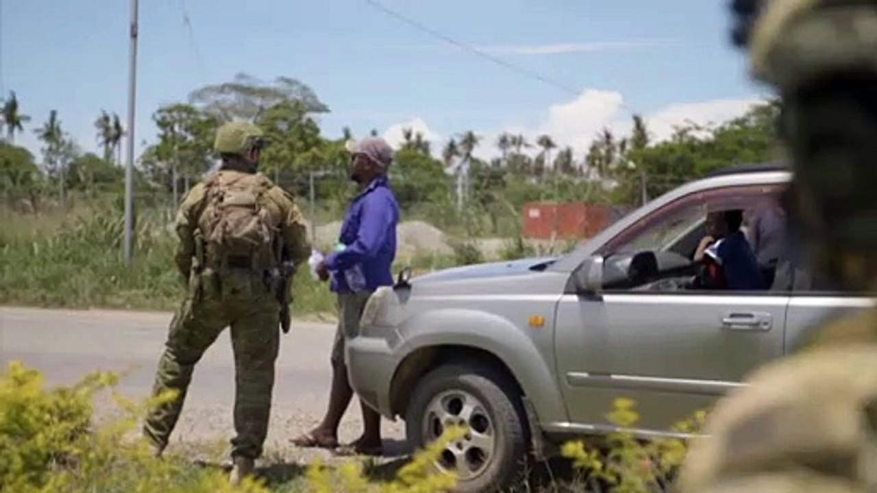 Australische Soldaten patrouillieren auf den Salomonen