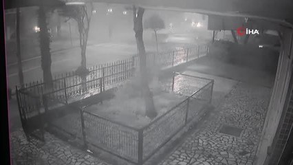 Son dakika haberi | Antalya'da çıkan hortum kamerada...Deprem korkusu yaşatan hortum mahalleyi savaş alanına çevirdi