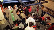 Migranti: oltre 400 migranti sbarcano ad Augusta