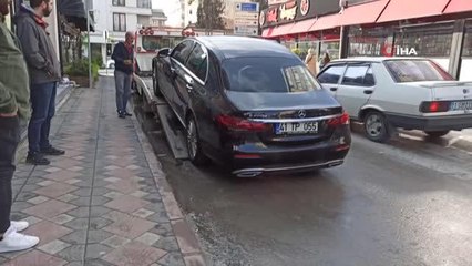 Milyonluk araç 2 kez yolda kalınca sahibi böyle protesto etti