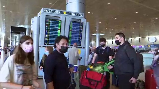 Omicron, Israele e Gran Bretagna si blindano. La variante fa tremare l'Europa