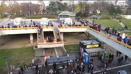 "Serbien steht nicht zum Verkauf" - Straßen-Blockaden und Handgemenge