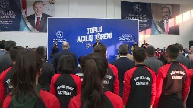 GAZİANTEP - Gençlik ve Spor Bakanı Kasapoğlu, spor tesislerinin toplu açılış töreninde konuştu