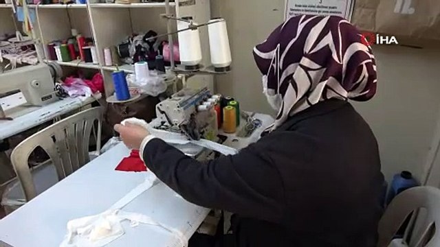 Fedakâr anne dikiş makinesiyle 3 çocuğuna üniversite okuttu