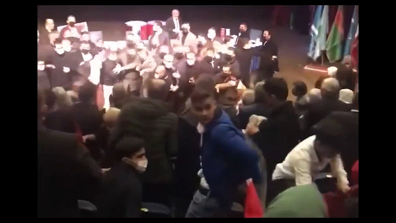 Alparslan Türkeş anmasında iki grup arasında kavga