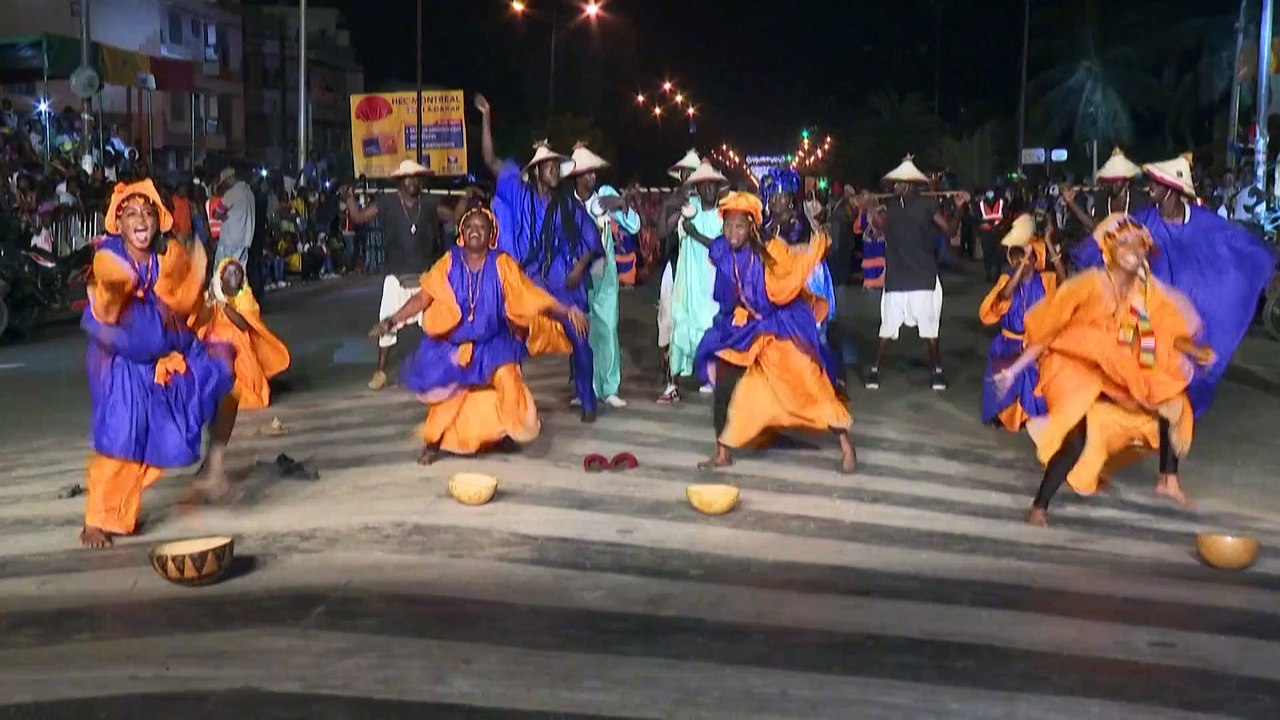 Masken statt Covid: Senegal feiert sich mit 'Großem Karneval“