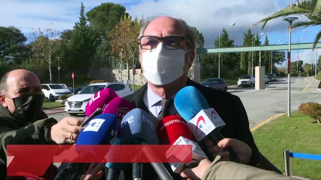 Familiares, amigos y personalidades dan su último adiós a Almudena Grandes