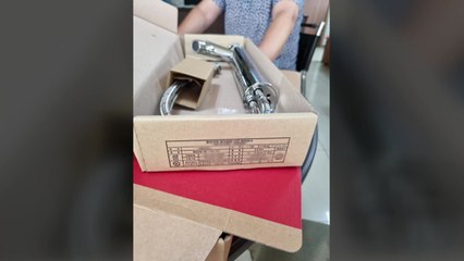 인천세관, 중국산 불법 수도 용품 6만여 점 적발 / YTN