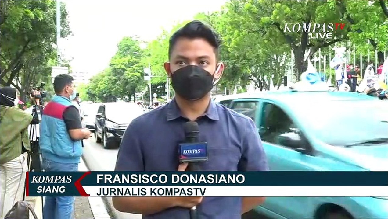 Tuntut Kenaikan Upah Minimum, Aliansi Buruh Gelar Demo di Depan Balai Koto DKI Jakarta