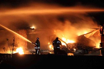 Lastikçi alev alev yandı