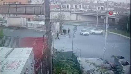 Beylikdüzü'nde polise silah çekip ters yönde kaçan şüpheliler böyle yakalandı