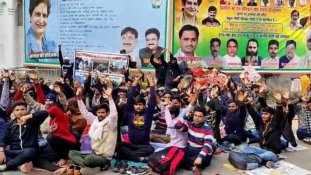 आज दूसरे दिन भी कांग्रेस कार्यालय के बाहर धरना जारी